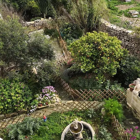Farmhouse, Garden & View *