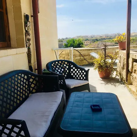 Farmhouse, Garden & View *